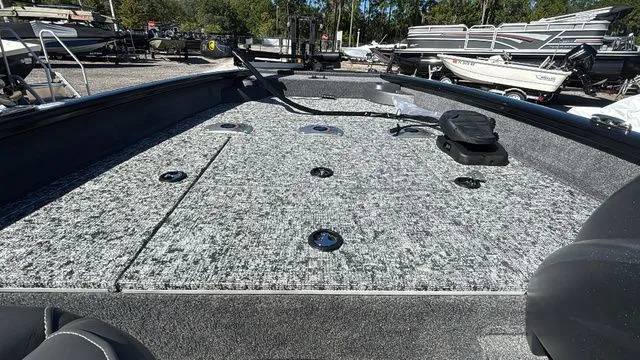 Slide: The Image of Tracker Pro Team 175 Crappie Edition 2026 - 21