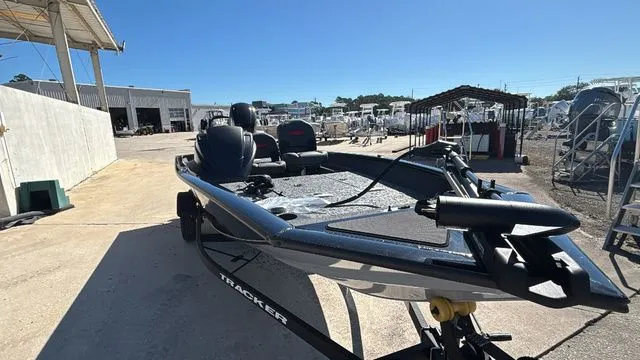 Slide: The Image of Tracker Pro Team 175 Crappie Edition 2026 - 4