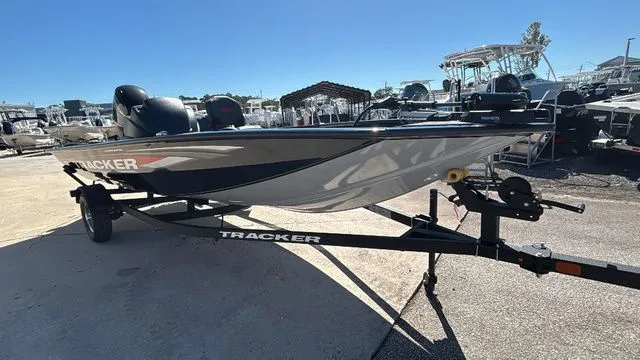 Slide: The Image of Tracker Pro Team 175 Crappie Edition 2026 - 5
