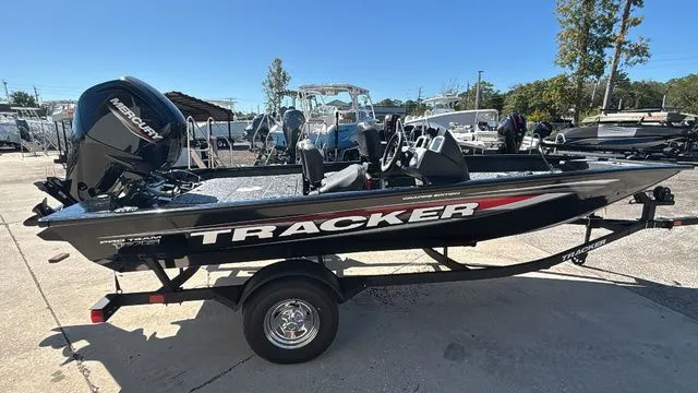 Slide: The Image of Tracker Pro Team 175 Crappie Edition 2026 - 7