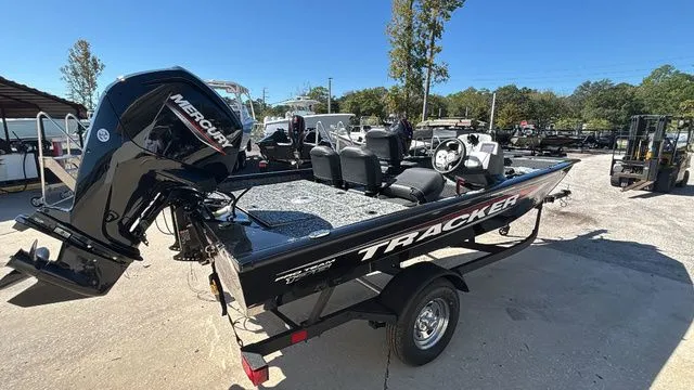 Slide: The Image of Tracker Pro Team 175 Crappie Edition 2026 - 8