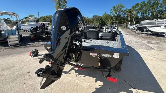 Slide: The Image of Tracker Pro Team 175 Crappie Edition 2026 - 9