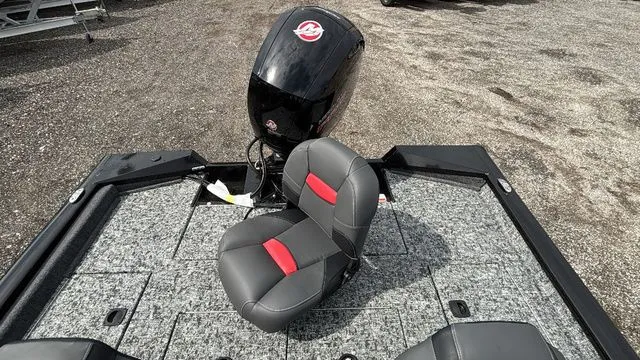 Slide: The Image of Tracker Pro Team™ 195 2026 - 10