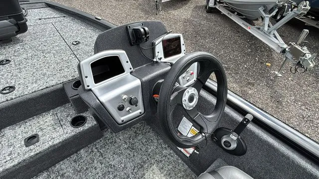 Slide: The Image of Tracker Pro Team™ 195 2026 - 11