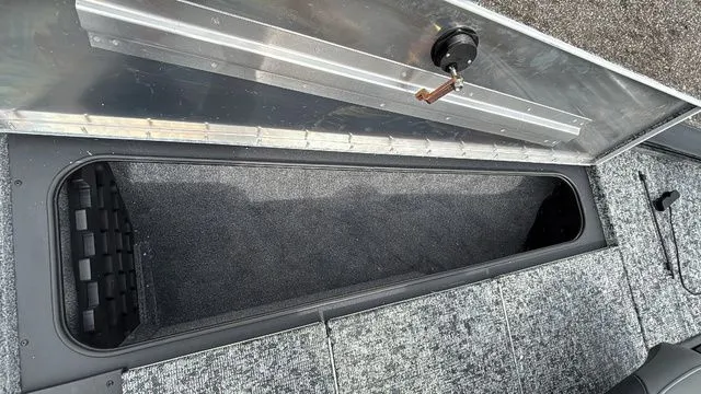 Slide: The Image of Tracker Pro Team™ 195 2026 - 15