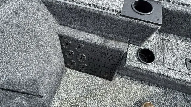 Slide: The Image of Tracker Pro Team™ 195 2026 - 18