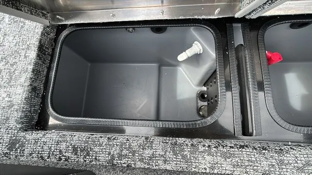 Slide: The Image of Tracker Pro Team™ 195 2026 - 20