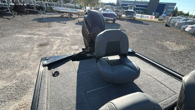 Slide: The Image of Tracker Bass Tracker Classic XL 2022 - 19