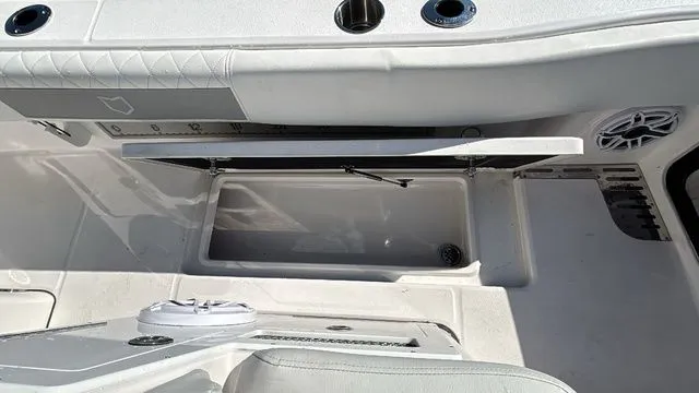 Slide: The Image of Sea Fox 282 Hybrid LT 2026 - 11