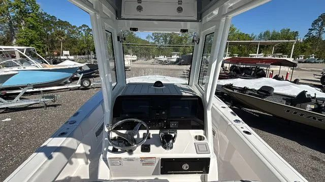 Slide: The Image of Sea Fox 282 Hybrid LT 2026 - 14