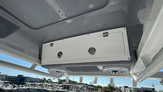 Slide: The Image of Sea Fox 282 Hybrid LT 2026 - 15