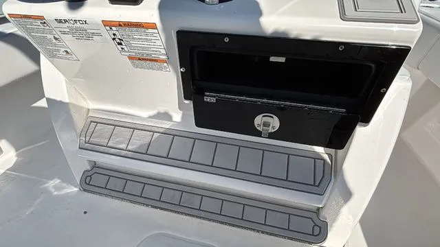 Slide: The Image of Sea Fox 282 Hybrid LT 2026 - 18