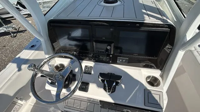 Slide: The Image of Sea Fox 282 Hybrid LT 2026 - 19