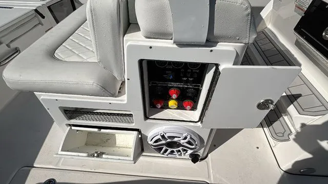 Slide: The Image of Sea Fox 282 Hybrid LT 2026 - 20