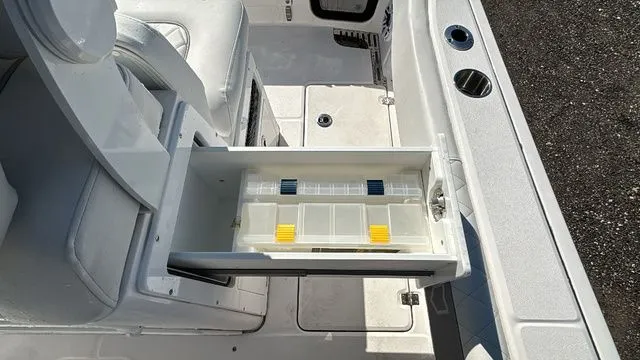 Slide: The Image of Sea Fox 282 Hybrid LT 2026 - 22