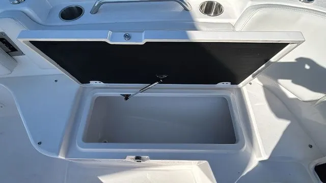 Slide: The Image of Sea Fox 282 Hybrid LT 2026 - 29