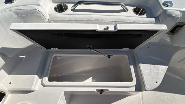 Slide: The Image of Sea Fox 282 Hybrid LT 2026 - 31