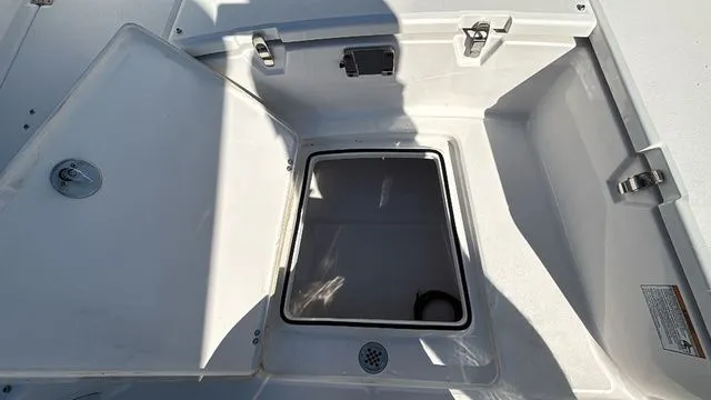 Slide: The Image of Sea Fox 282 Hybrid LT 2026 - 32