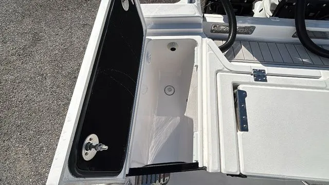 Slide: The Image of Sea Fox 282 Hybrid LT 2026 - 7