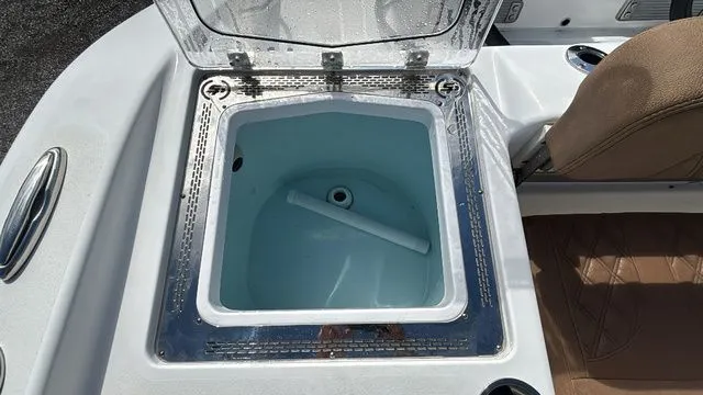 Slide: The Image of Sea Pro 322 Offshore 2025 - 10