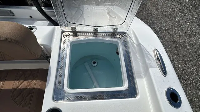 Slide: The Image of Sea Pro 322 Offshore 2025 - 11