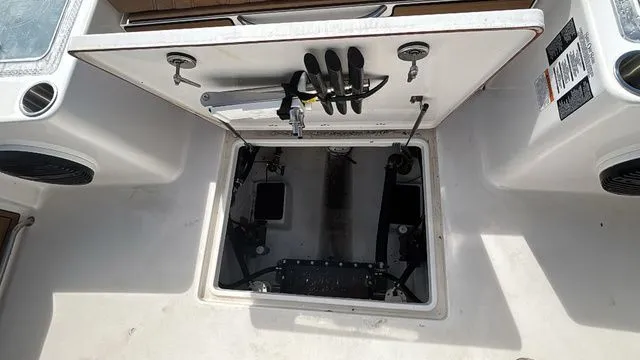 Slide: The Image of Sea Pro 322 Offshore 2025 - 14