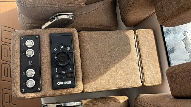 Slide: The Image of Sea Pro 322 Offshore 2025 - 17