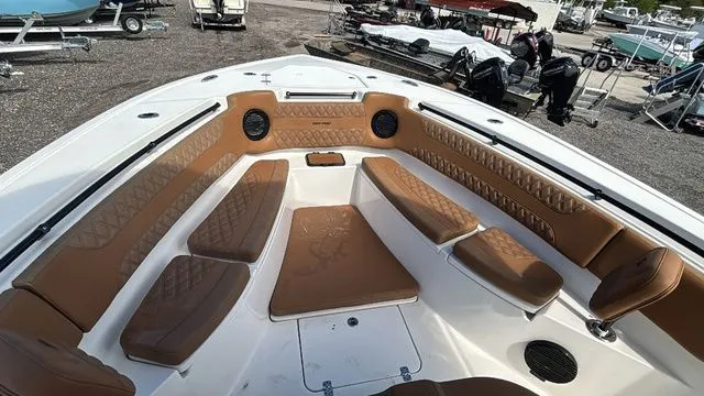 Slide: The Image of Sea Pro 322 Offshore 2025 - 19