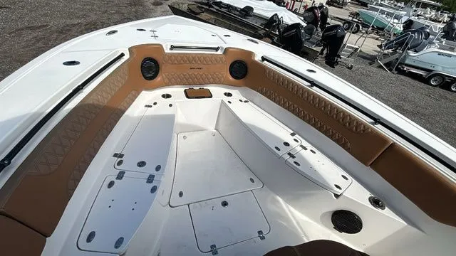 Slide: The Image of Sea Pro 322 Offshore 2025 - 22