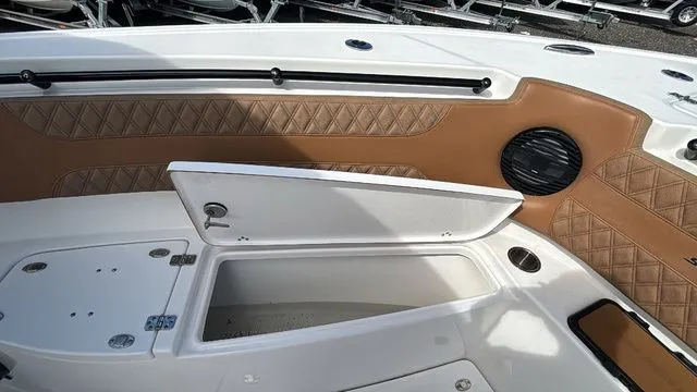 Slide: The Image of Sea Pro 322 Offshore 2025 - 23