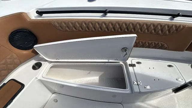 Slide: The Image of Sea Pro 322 Offshore 2025 - 24