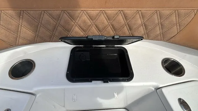 Slide: The Image of Sea Pro 322 Offshore 2025 - 25