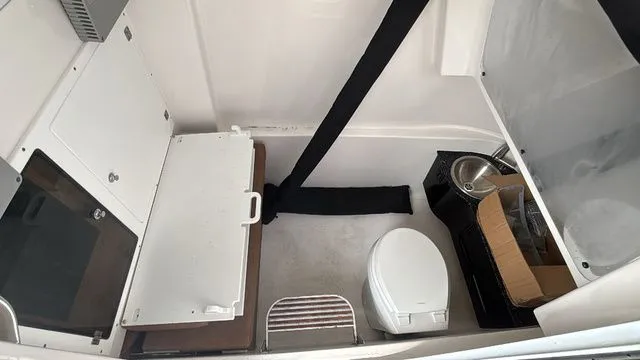 Slide: The Image of Sea Pro 322 Offshore 2025 - 28