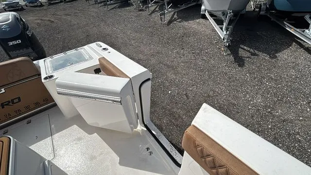 Slide: The Image of Sea Pro 322 Offshore 2025 - 32