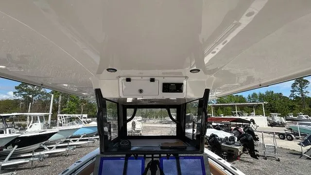 Slide: The Image of Sea Pro 322 Offshore 2025 - 6