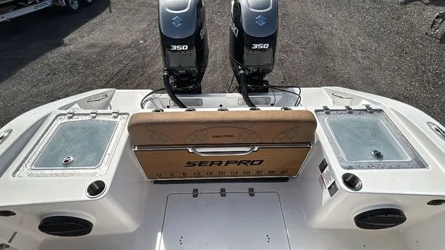 Slide: The Image of Sea Pro 322 Offshore 2025 - 8