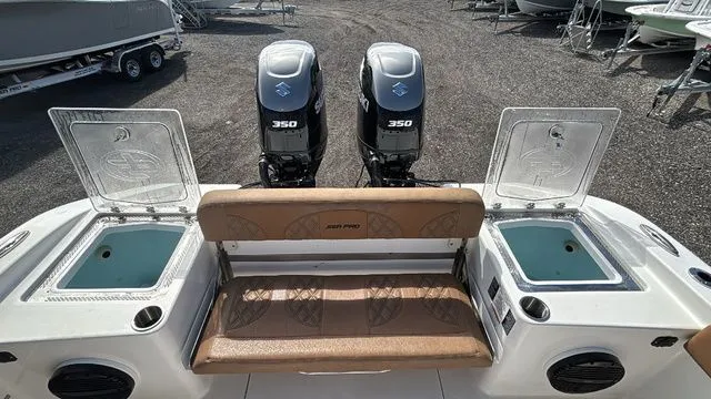 Slide: The Image of Sea Pro 322 Offshore 2025 - 9