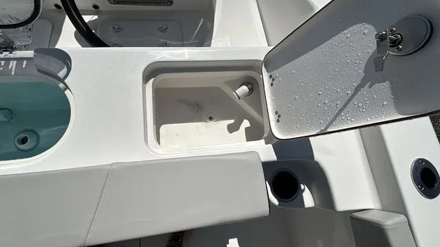 Slide: The Image of Sea Pro 262 Offshore DLX 2026 - 12