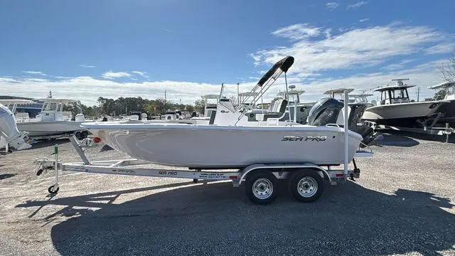 The Image of Sea Pro 202 Center Console 2026 - 1
