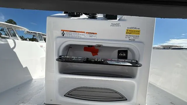 Slide: The Image of Sea Pro 202 Center Console 2026 - 10