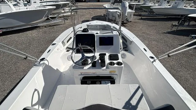 Slide: The Image of Sea Pro 202 Center Console 2026 - 11