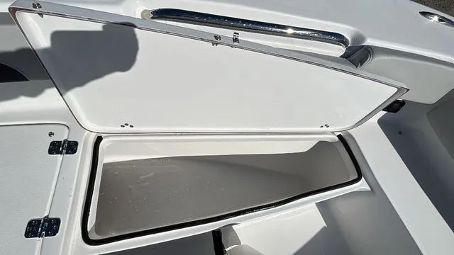 Slide: The Image of Sea Pro 202 Center Console 2026 - 18