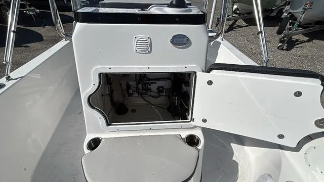 Slide: The Image of Sea Pro 202 Center Console 2026 - 20