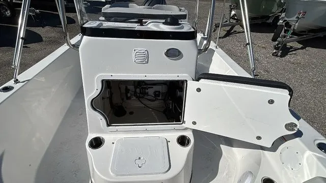 Slide: The Image of Sea Pro 202 Center Console 2026 - 21