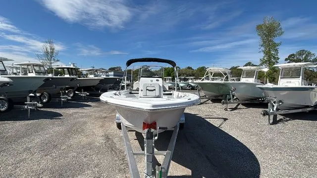 Slide: The Image of Sea Pro 202 Center Console 2026 - 4