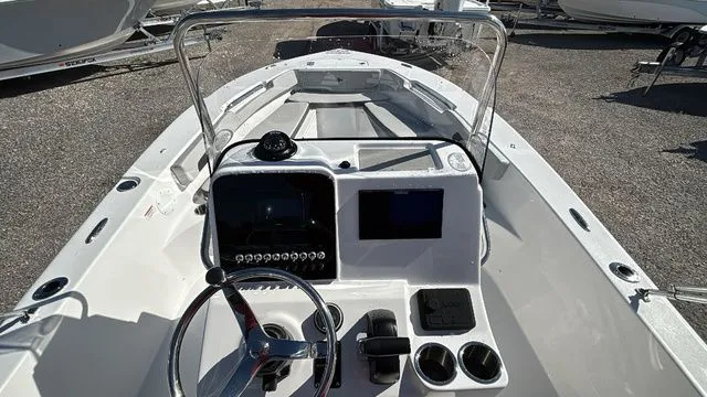 Slide: The Image of Sea Pro 202 Center Console 2026 - 5