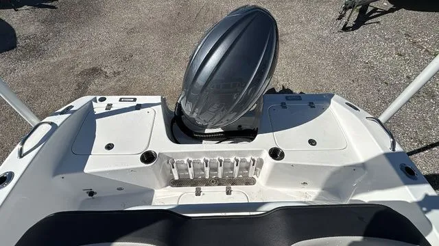 Slide: The Image of Sea Pro 202 Center Console 2026 - 7