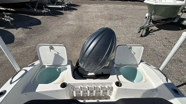 Slide: The Image of Sea Pro 202 Center Console 2026 - 8