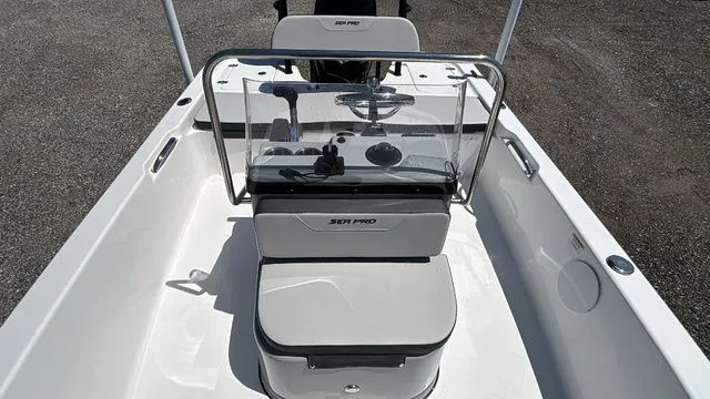 Slide: The Image of Sea Pro 172 Bay 2026 - 9