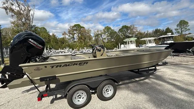 Slide: The Image of Tracker Grizzly 2072 CC 2026 - 11